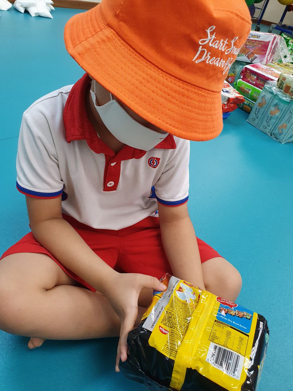 Fostering Inclusiveness around us – Preparing care packages (3) — photo 4