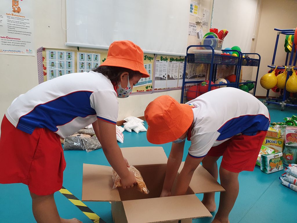 Fostering Inclusiveness around us – Preparing care packages (3) — photo 10