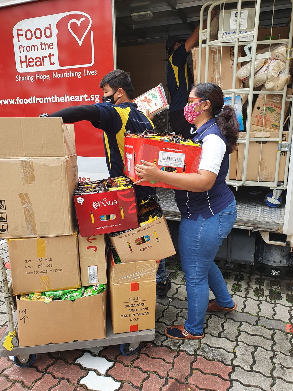 Fostering Inclusiveness around us – Preparing care packages (3) — photo 11