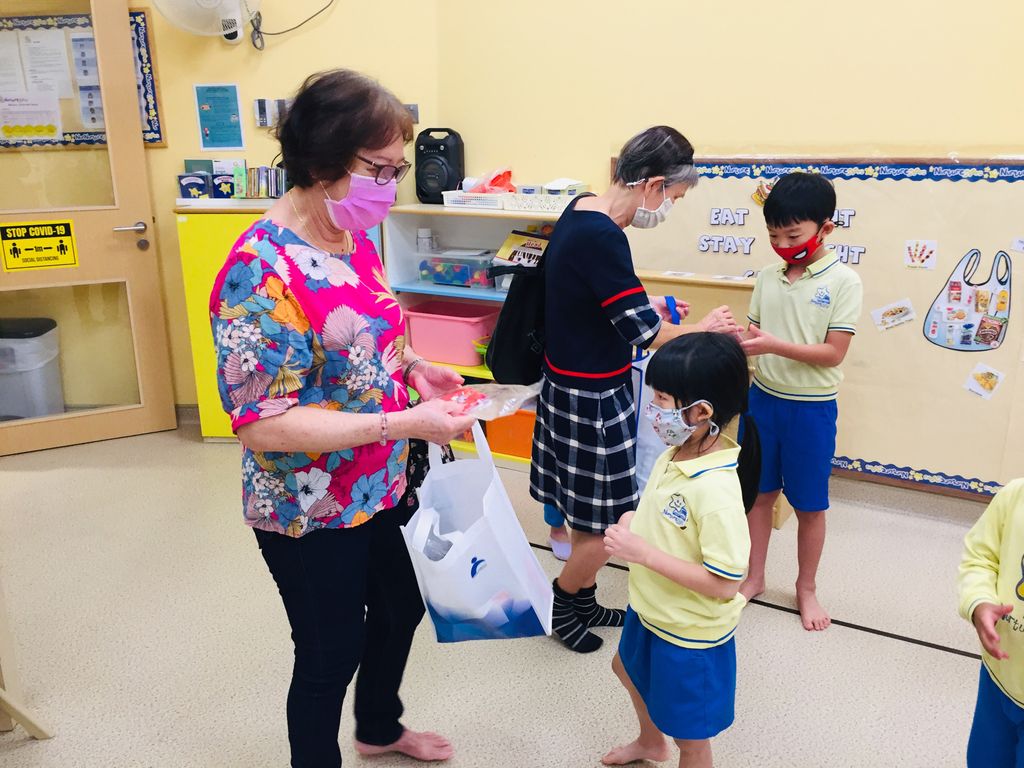 Stars experiencing the beauty of intergenerational bonding by Seniors from MindCARE Integrated Service Centre❤️ — photo 5