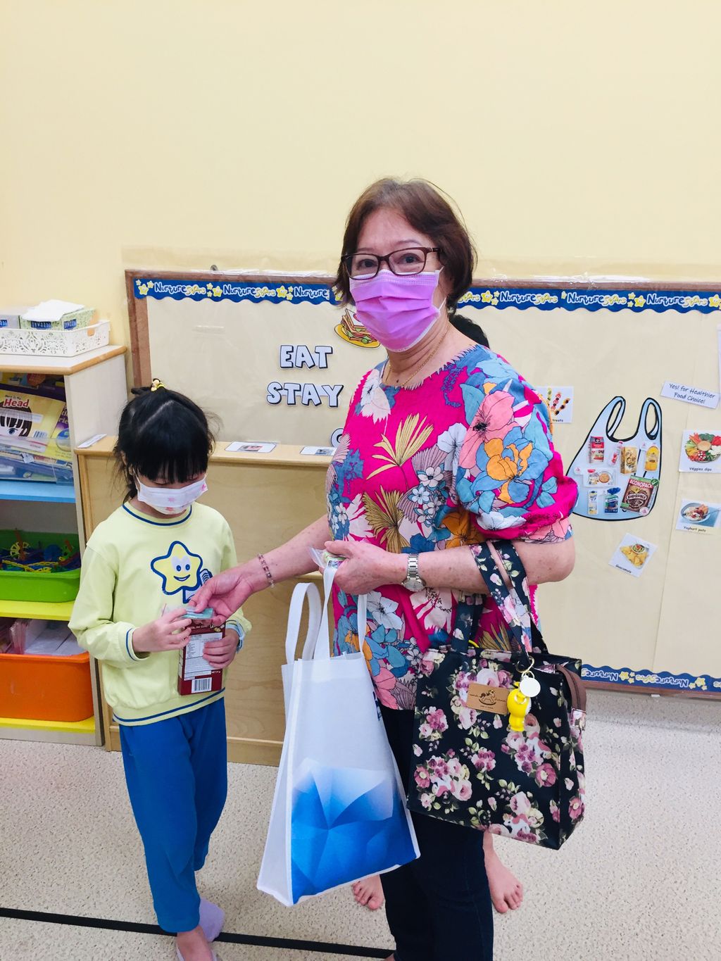 Stars experiencing the beauty of intergenerational bonding by Seniors from MindCARE Integrated Service Centre❤️ — photo 6