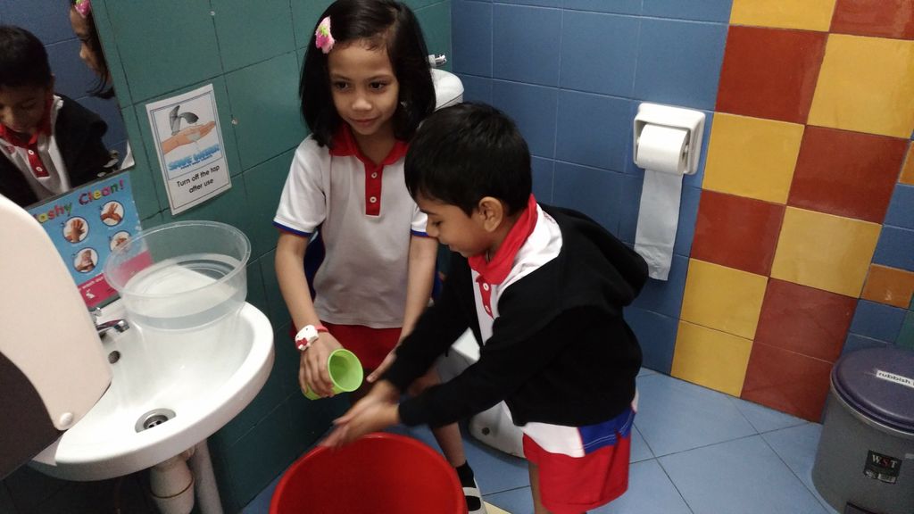 Water Rationing in School — photo 4