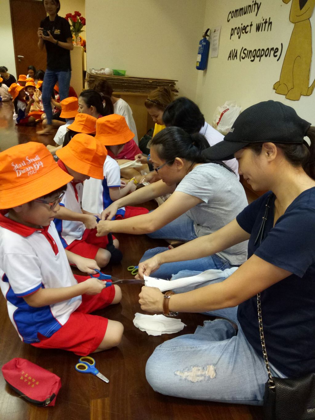 Parental Involvement in Making Toys for Abandoned Pets — photo 1