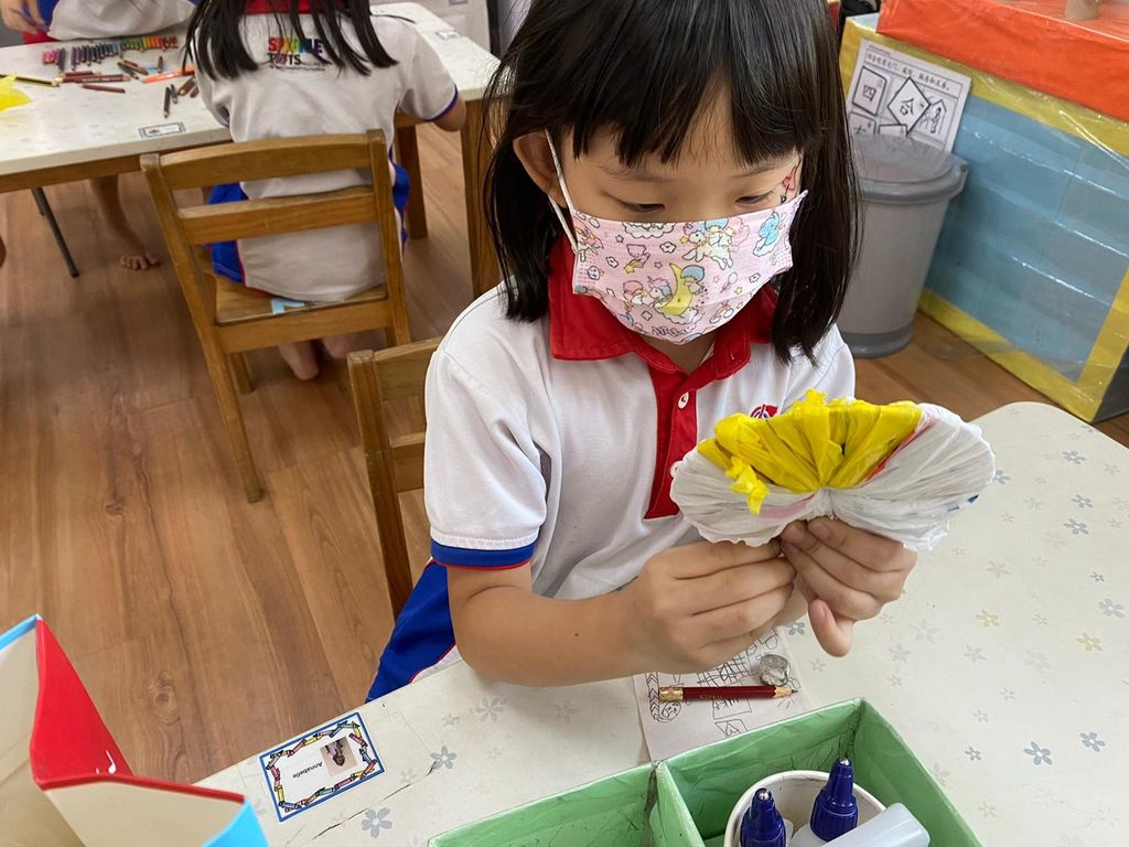 Making of coasters with recycled materials — photo 4