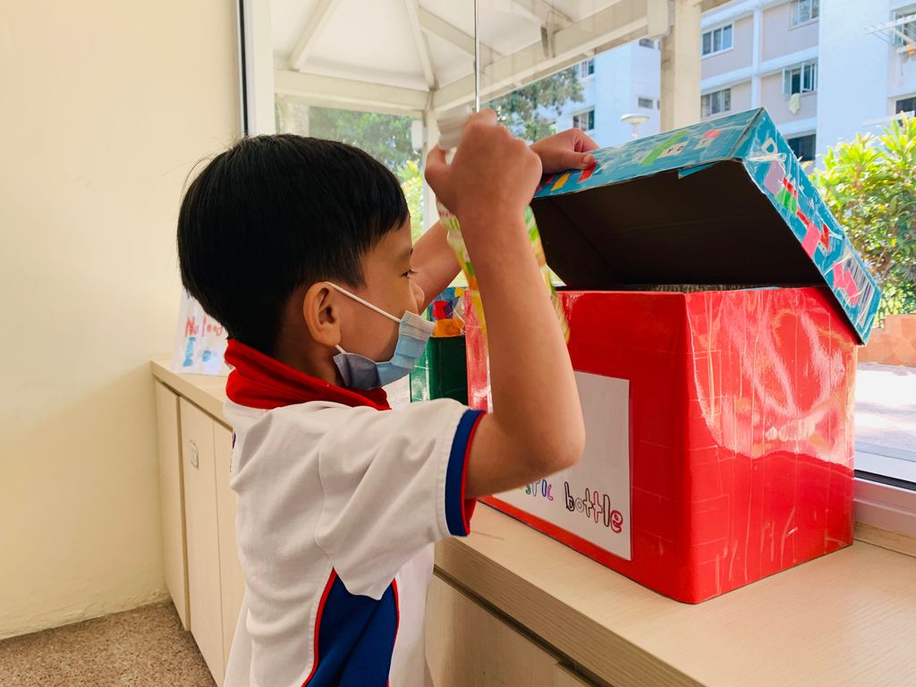 Bringing of Recycled Items♻️ 📦🧴🗞